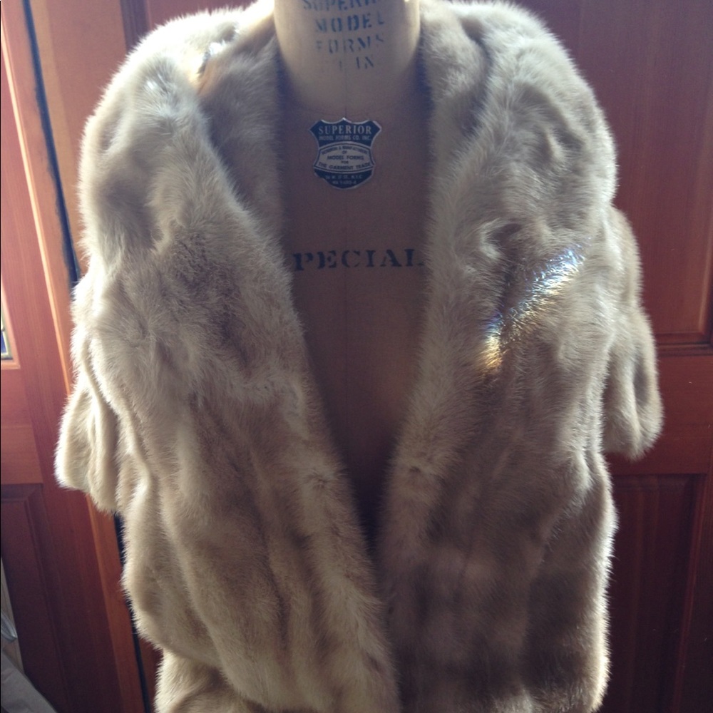 Vintage Flemington Fur cream-colored Mink Stole